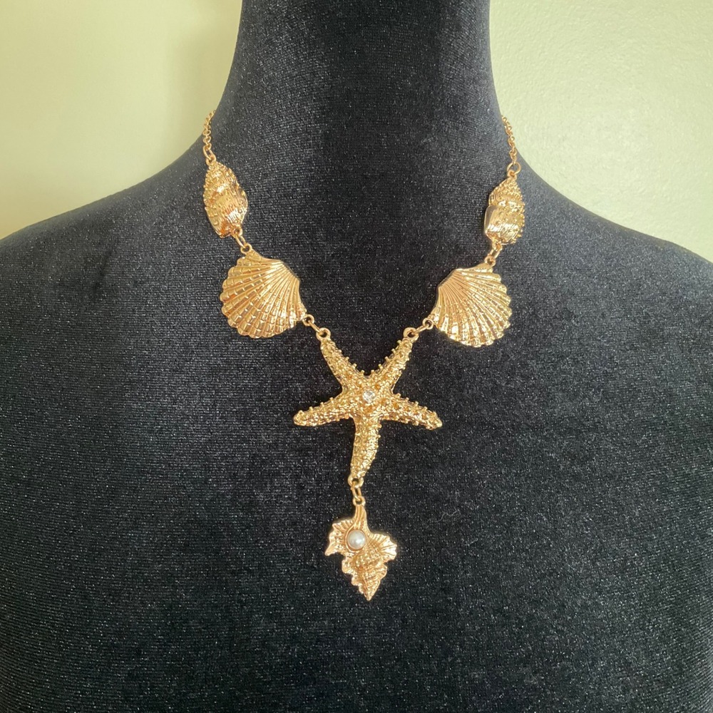 Mermaidcore Gold Tone Starfish Shell Statement Necklace Coastal Beachy Jewelry